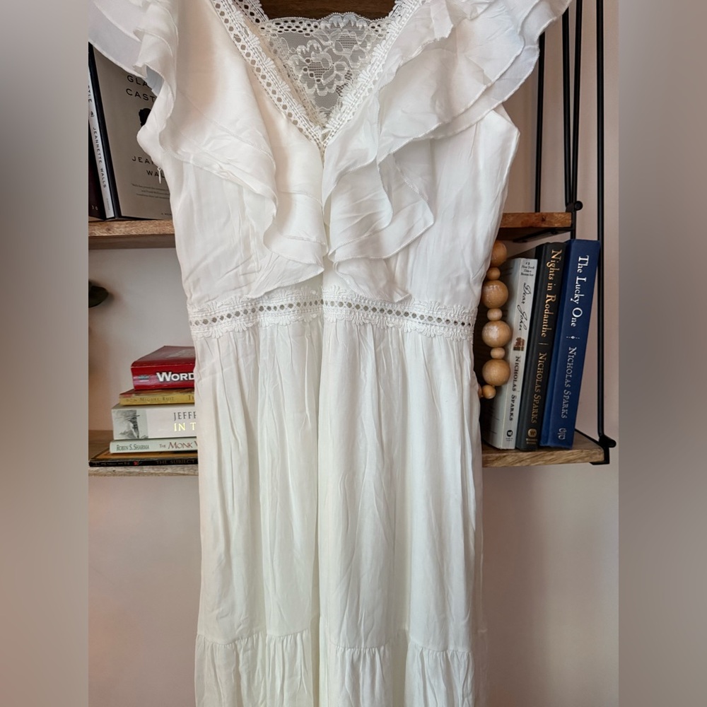 Elegant White Lace Maxi Dress - Picture 5 of 7